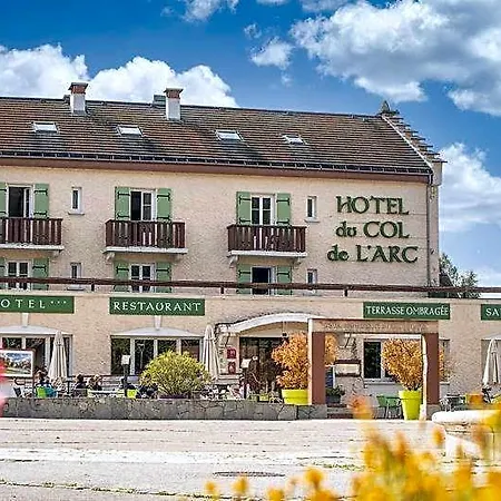 Hotel Logis Hotel Restaurant Le Col De L'Arc 3*